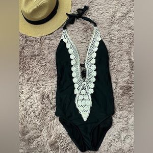 Women's Crochet Necklace Medium Coverage One Piece Swimsuit - Kona Sol™ Black